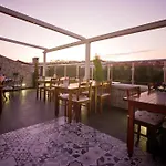 ゲストハウス Lodos アラカティ